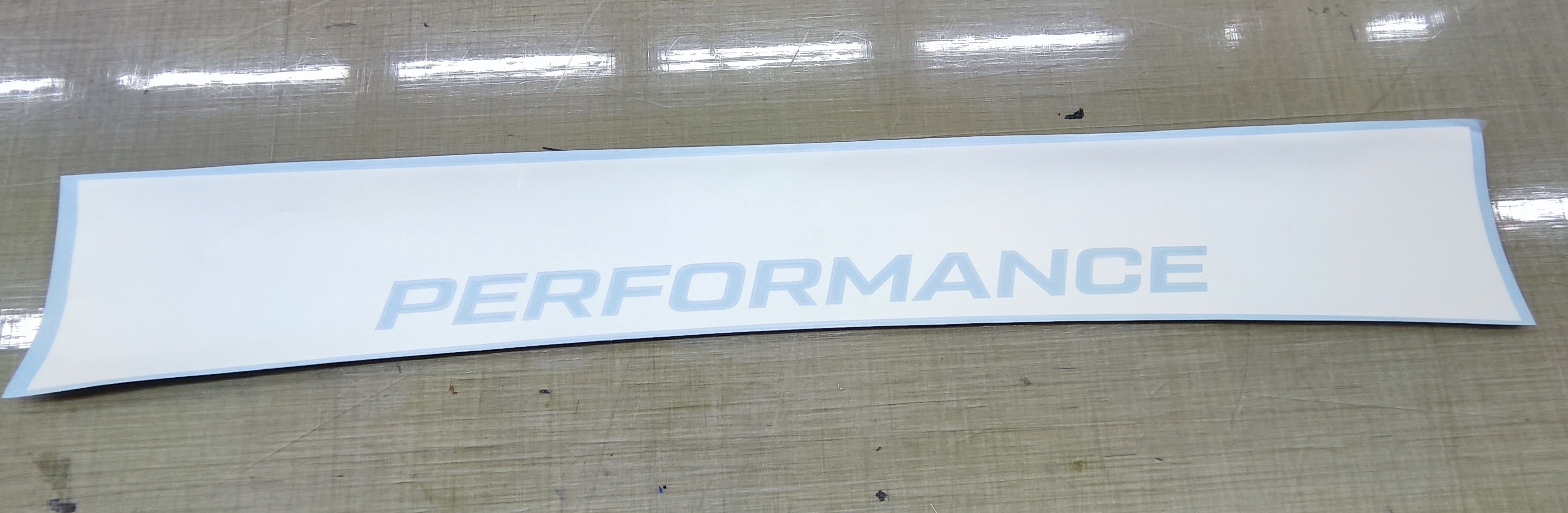 Performance Scheibenkeil für die Windschutzscheibe in Weiß matt