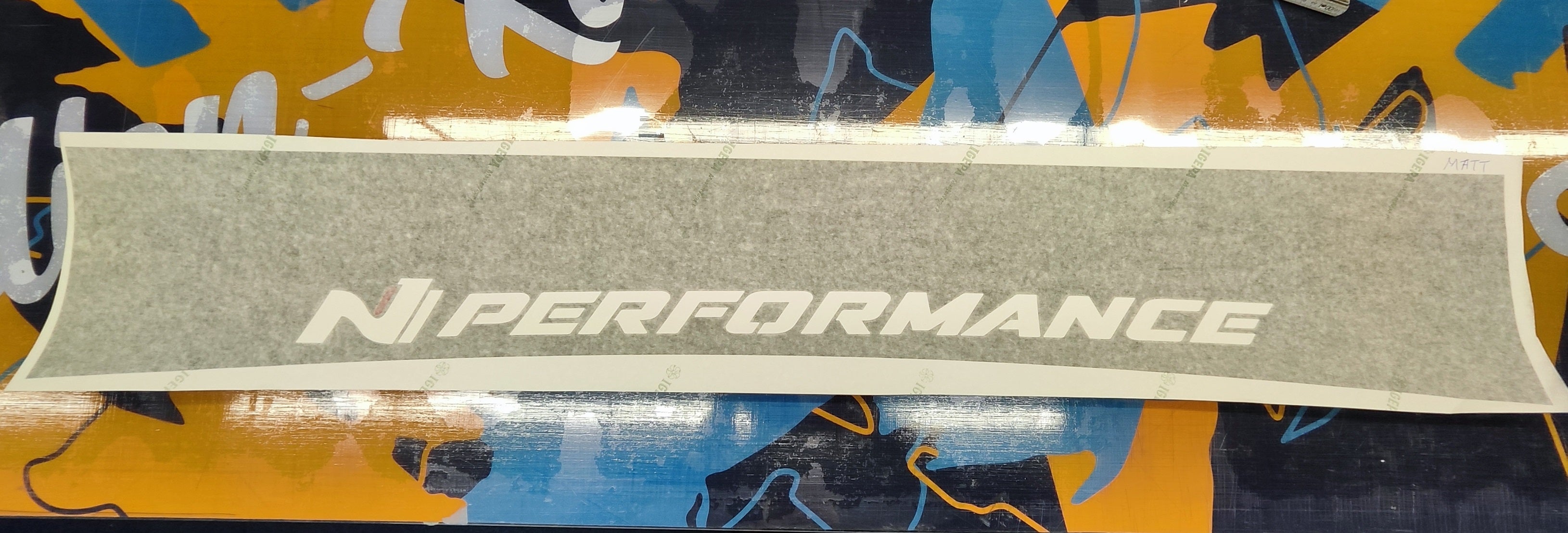 N Performane Scheibenkeil schwarz matt - Schriftzug weiß/rot